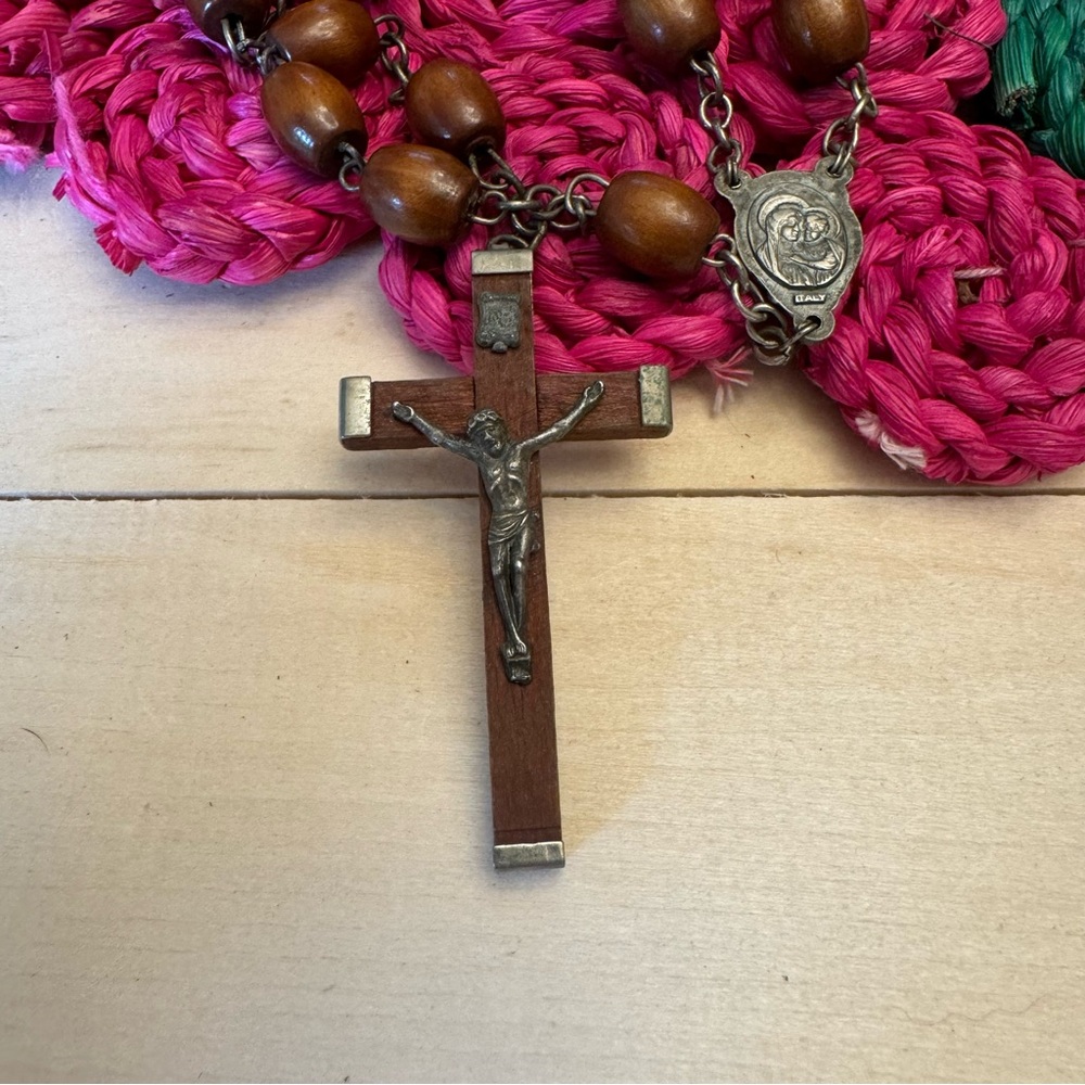 Long 28.5” Vintage Rosary Wooden Beads Silver Tone Marked Italy - Picture 3 of 12